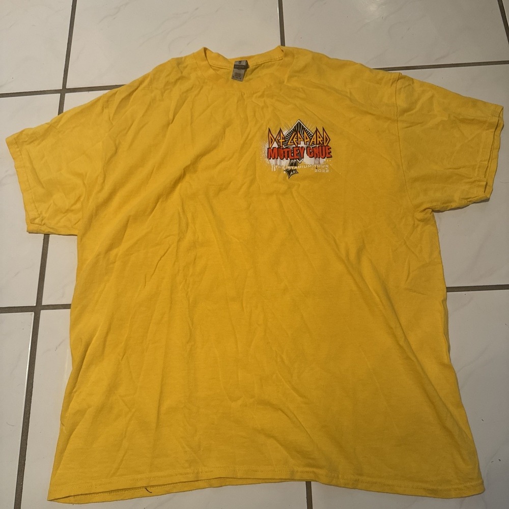 Motley Crue Def Leppard Stadium Tour 2022 T-Shirt Men Sz XL 23x28.5 Band Rock